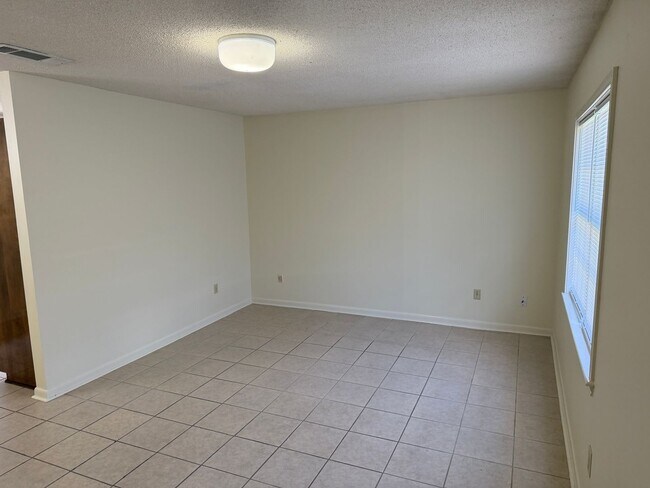 Building Photo - 3109-B Quail Court