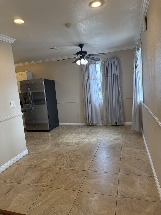 Building Photo - 665 Larimore Ave