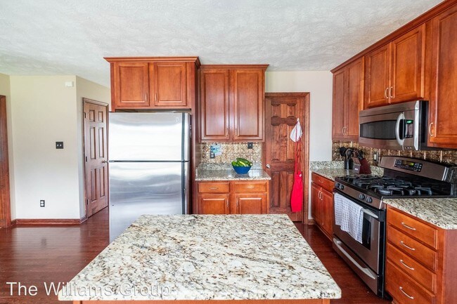 Building Photo - 4 br, 2 bath House - 8233 Hurricane Lane