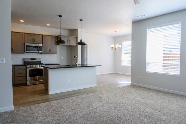 Building Photo - 4391 W Sunny Cove St