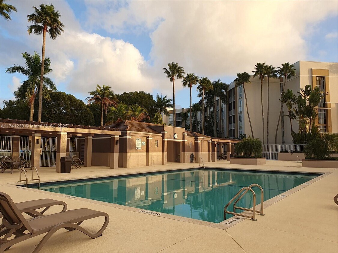 Foto principal - 9755 NW 52nd St