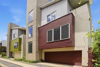 Building Photo - 1823 Southmore Blvd