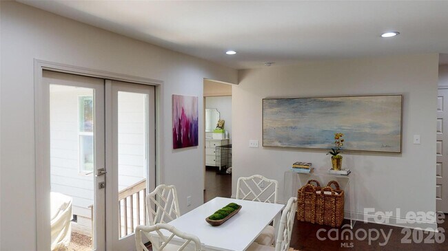 Foto del edificio - 1329 Mockingbird Ln