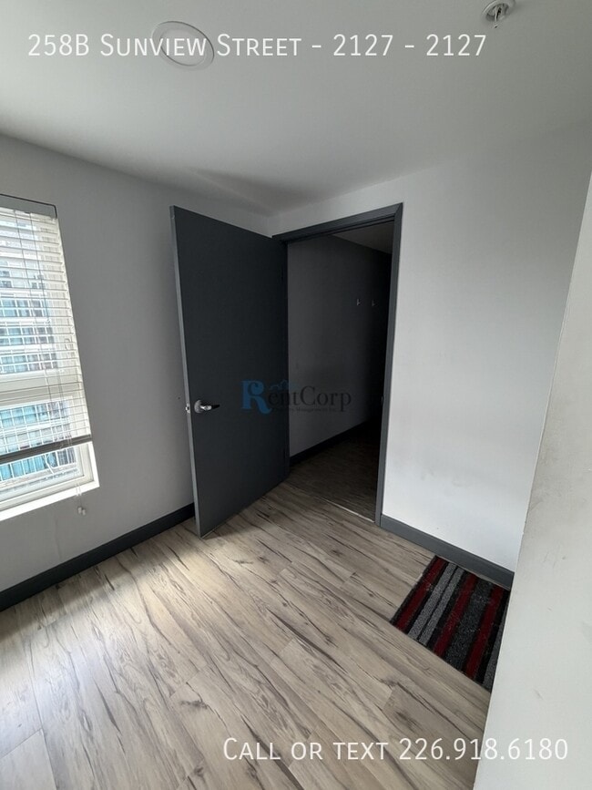 Building Photo - 258B Sunview St