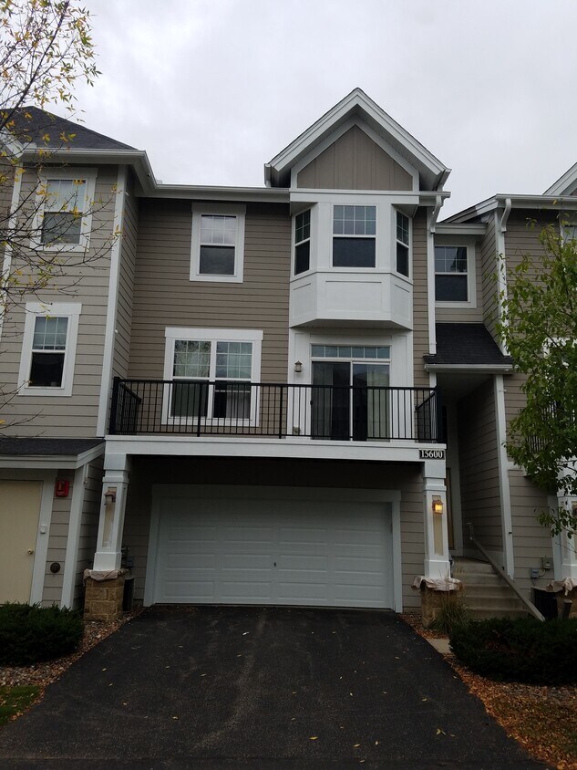 15600 Early Bird Cir, Apple Valley, MN 55124 Townhome Rentals in