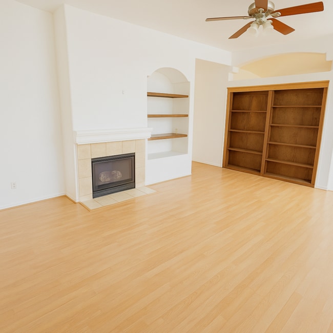 Foto del edificio - Stylish 4-Bedroom Home Near Red Hawk Golf ...