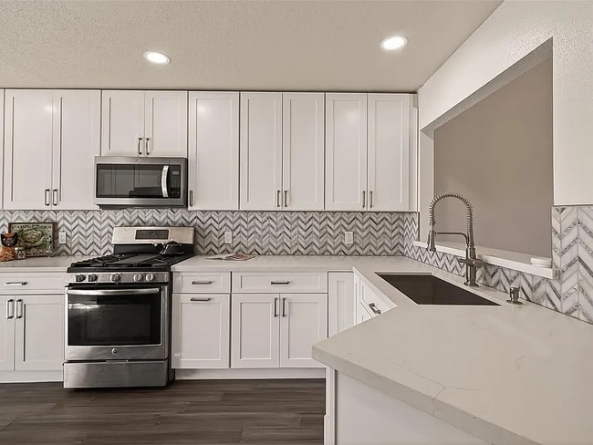 Foto del edificio - 1001 Eaglewood Ave