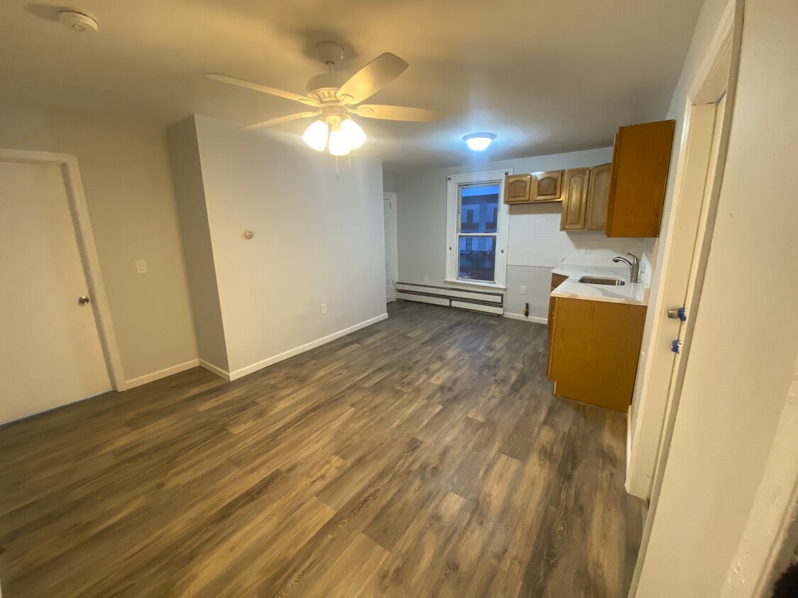 kitchen/living room - 135 Hudson St