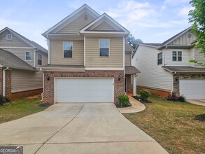 Building Photo - 213 Daisy Cir