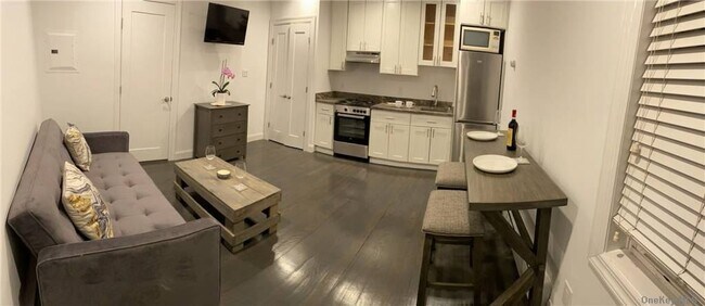 Eating area / or work from home - 146 Wilson Ave