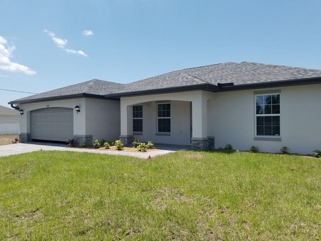 Foto del edificio - 4 Bedrooms 2 Baths Single-Family Home in C...