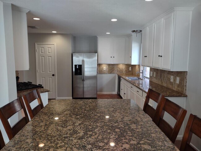 Building Photo - 3406 Glenhill Dr