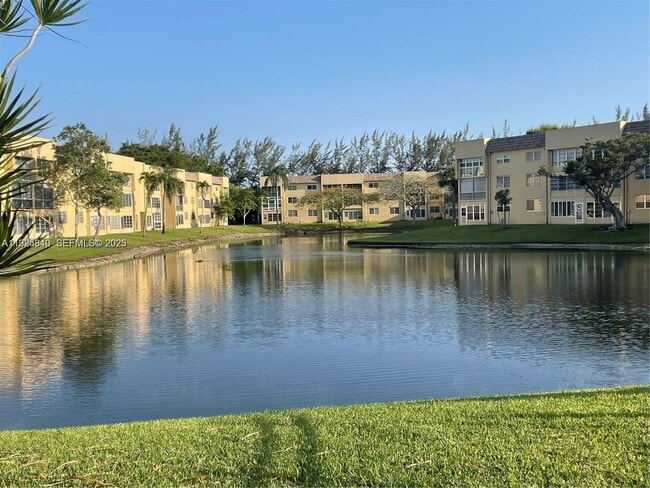 Foto del edificio - 5961 NW 61st Ave