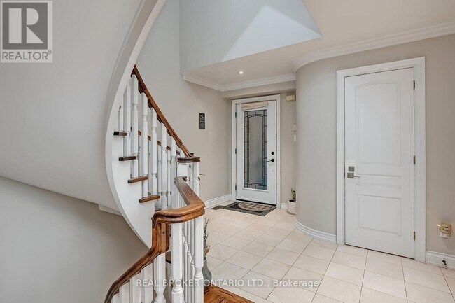 Photo du bâtiment - 2250 Rockingham Dr