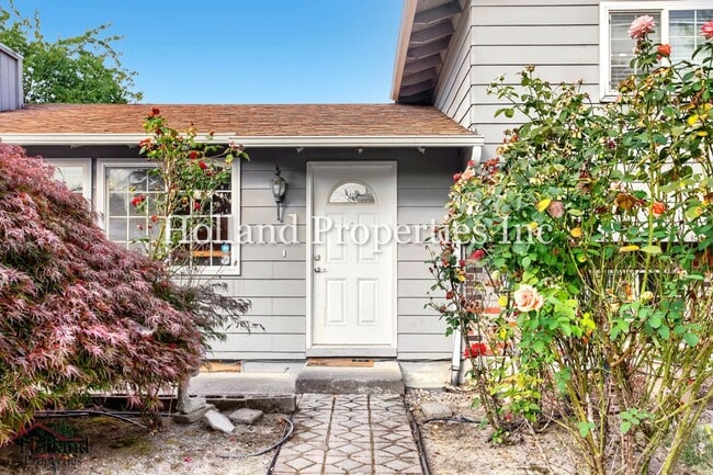 Building Photo - 2127 SE 54th Ave