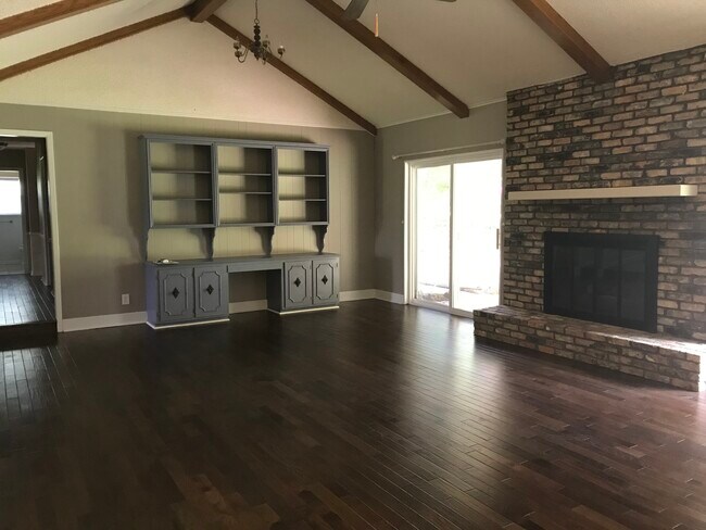 Building Photo - 1410 Jeff Davis Dr