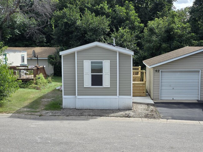 Building Photo - 92 Thomas Ln