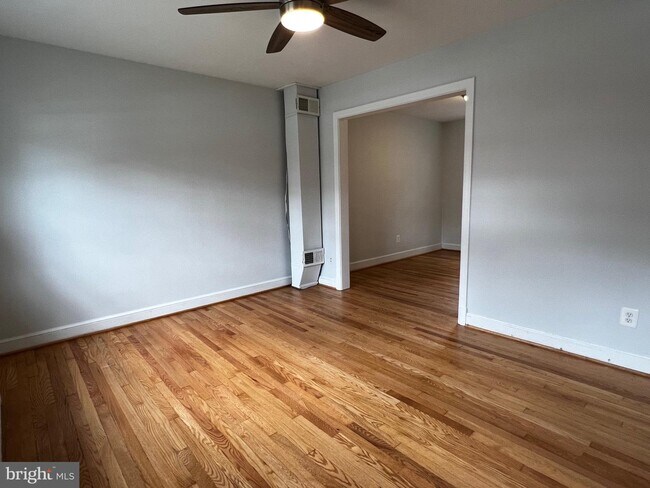 Foto del edificio - 1051 N Monroe St