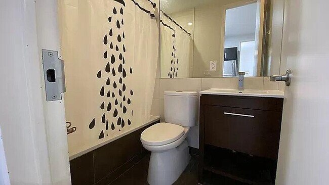 Building Photo - 828 Saint Johns Plz