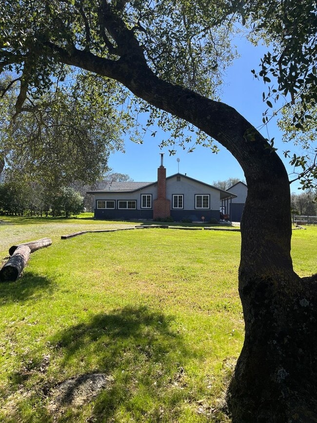 Building Photo - Beautiful Foothil Views Available Now!