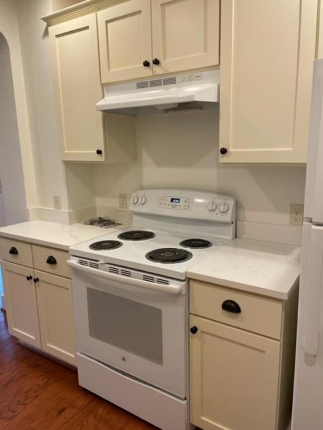 Building Photo - 1 bedroom in Seattle WA 98109