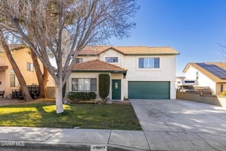 Building Photo - 43007 Pearlwood Dr