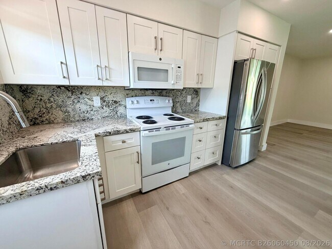 Foto del edificio - 2020 NE 56th Ct