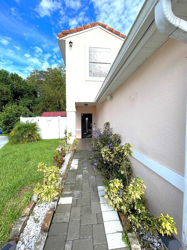 Building Photo - 2348 Cordova Ct