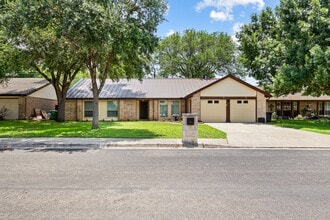 Building Photo - 2826 Peppermill Run St