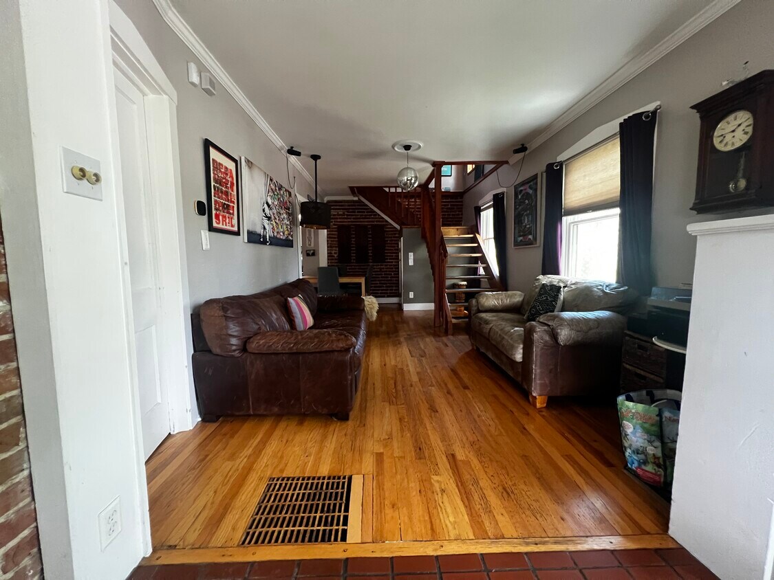 Primary Photo - 715 E 4th Ave