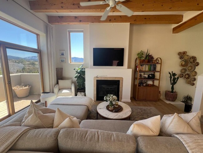 Building Photo - 772 Viento Cir