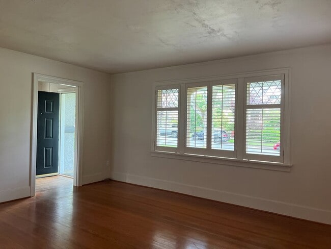 Photo du bâtiment - 4879 Collingwood St