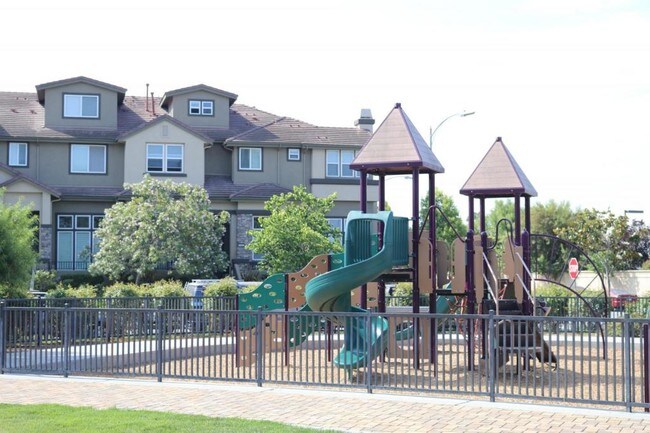 Building Photo - 1249 Avenida Las Brisas