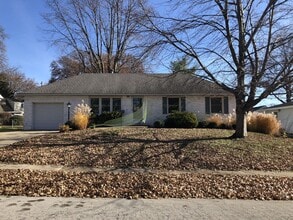 Building Photo - 805 SW Lea Dr