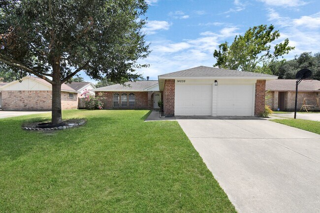 Building Photo - 14235 Bella Dr