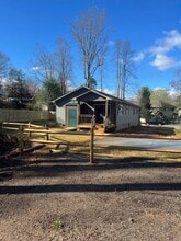Building Photo - 210 N Park Ln