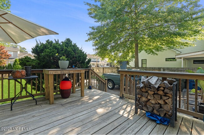 Building Photo - 517 Laurel Ave