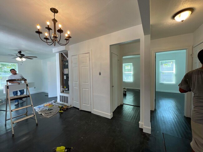 Building Photo - 2118 Hays St