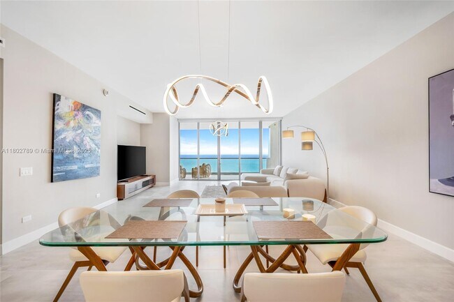 Foto del edificio - 18501 Collins Ave