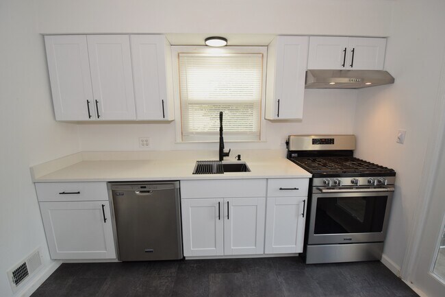 Foto del edificio - 40 Glaser Ave