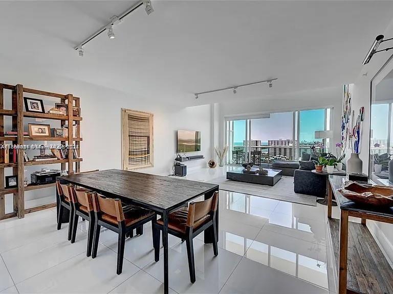 Foto principal - 400 Sunny Isles Blvd