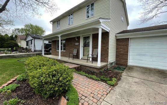 Primary Photo - 2145 Lakeshire Dr