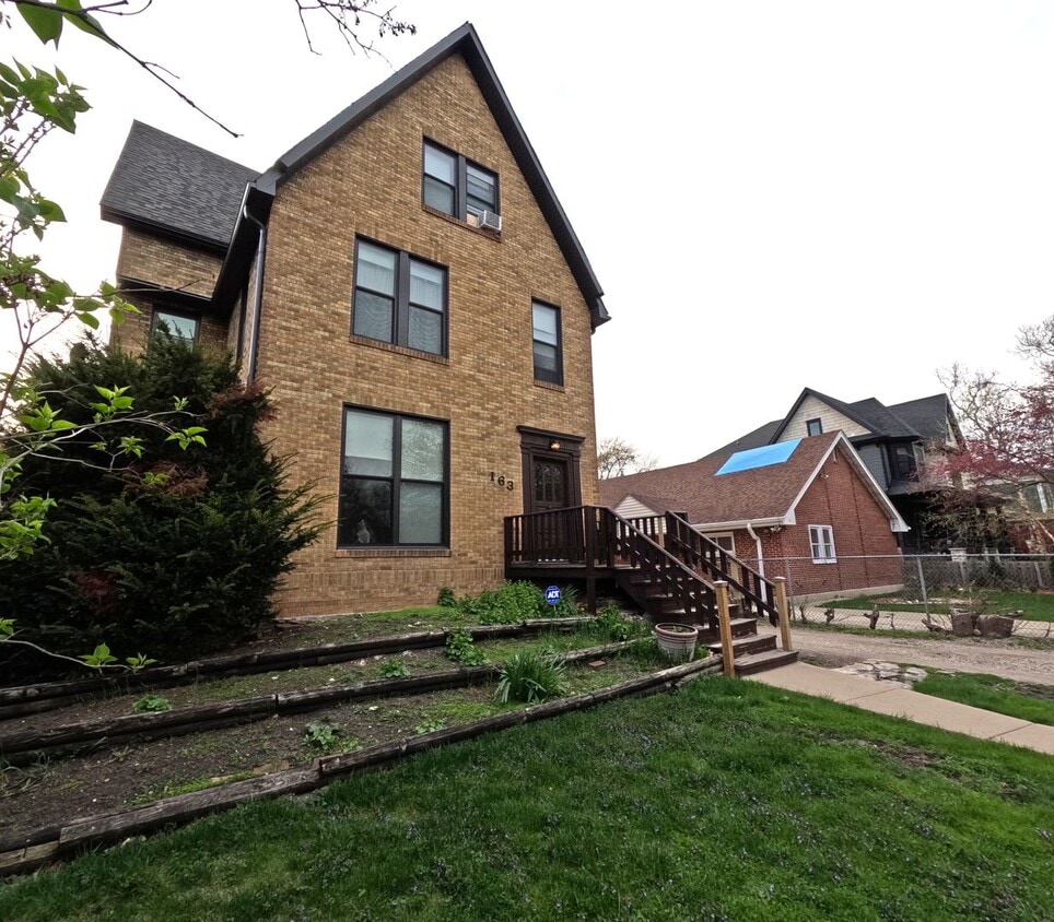 Primary Photo - 163 N Lombard Ave