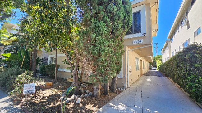 Building Photo - 1201 N Ogden Dr