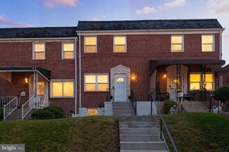 Building Photo - 5427 Channing Rd