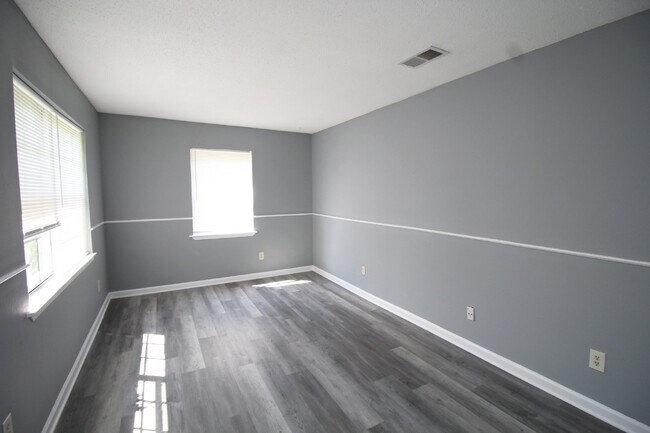 Foto del edificio - Pet friendly, updated apartment in Northea...