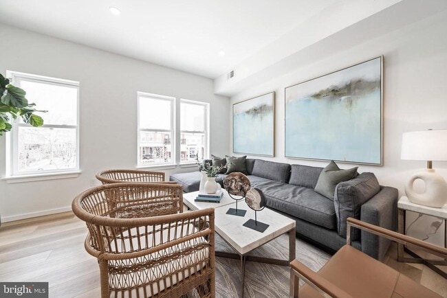 Building Photo - 750 19th St NE