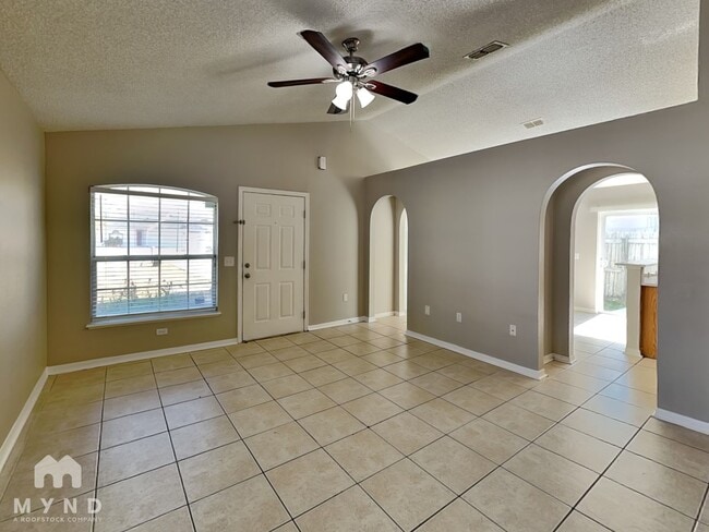 Building Photo - 5704 English Oak Dr S