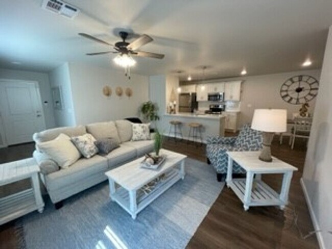 Photo - 3 Bed 2 Bath 2 Car Duplex Freedom Villas i... Townhome