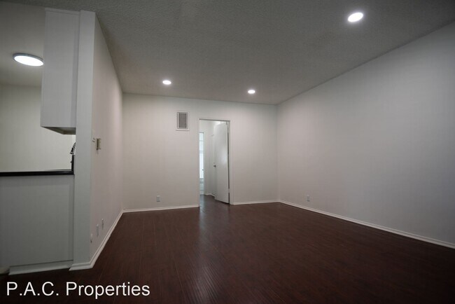 Building Photo - 1 br, 1 bath Apartment - 10855 Morrison St...
